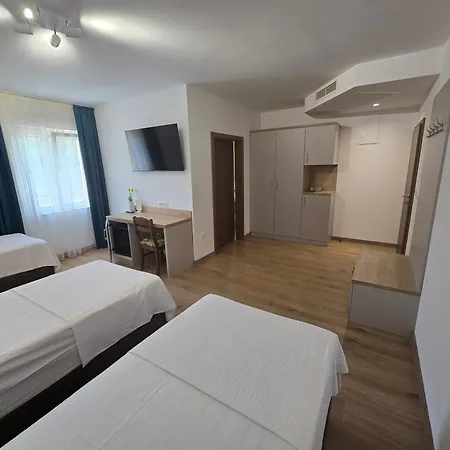 81 Hotel